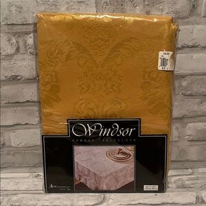 Vintage Windsor Luxurious Gold Damask Tablecloth 60 by 102 inch oval cotton poly